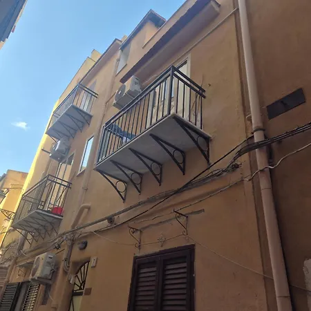 Casette Cloman Palermo